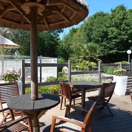 Camping Le Bordeneo Campsite Le Palais